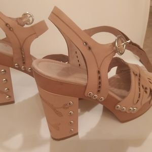 Wishbone Platform Sandals